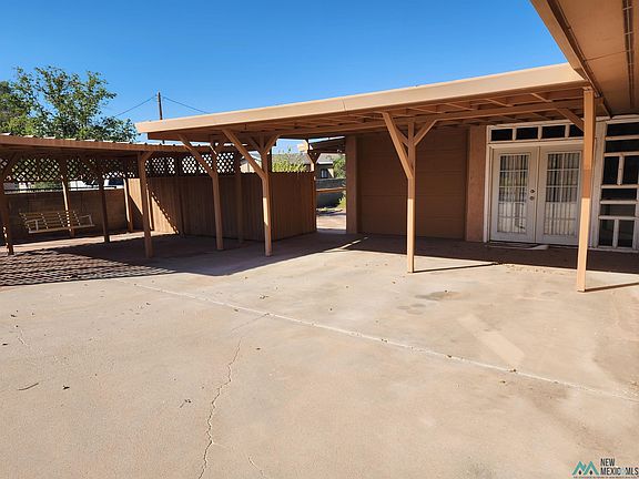 2nd image of 829 N Manzanita St