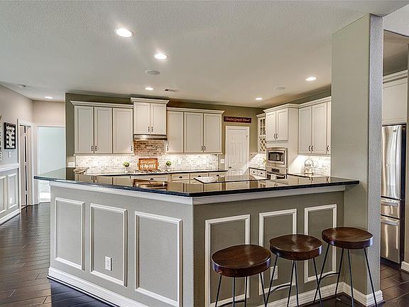 2nd image of 3915 Banks Landing Ct