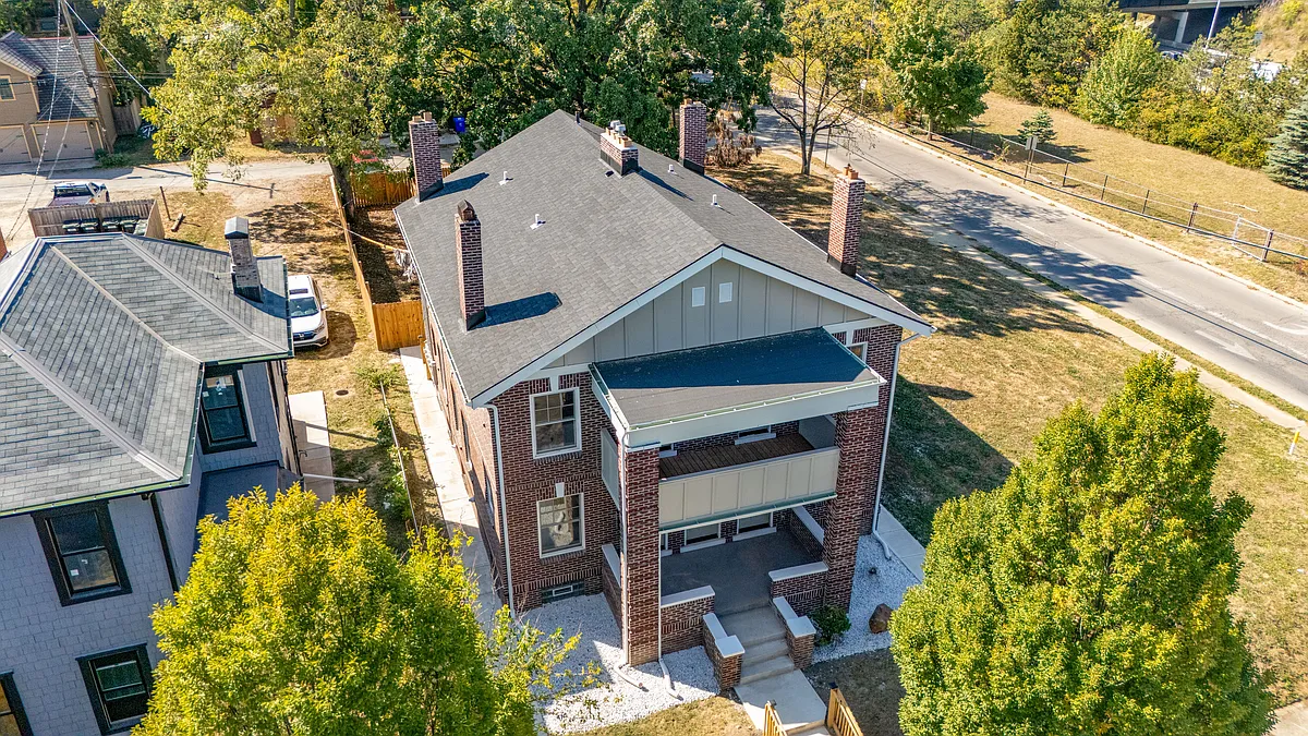 Building Photo - 607 S Champion Ave #607