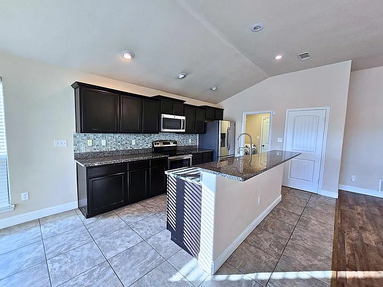 6006 Spahn St — Photo 5