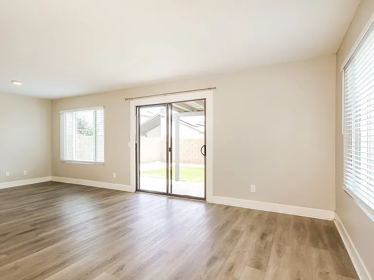 8737 W Bluefield Ave — Photo 4
