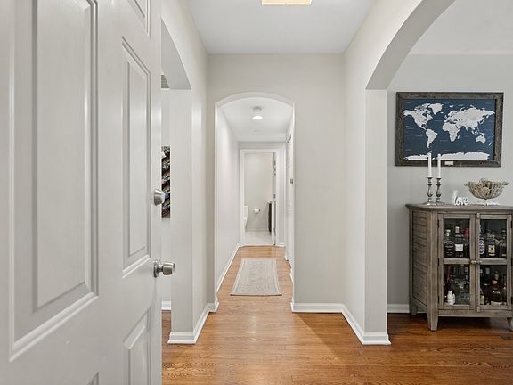 2nd image of 4945 N Wolcott Ave APT 1B