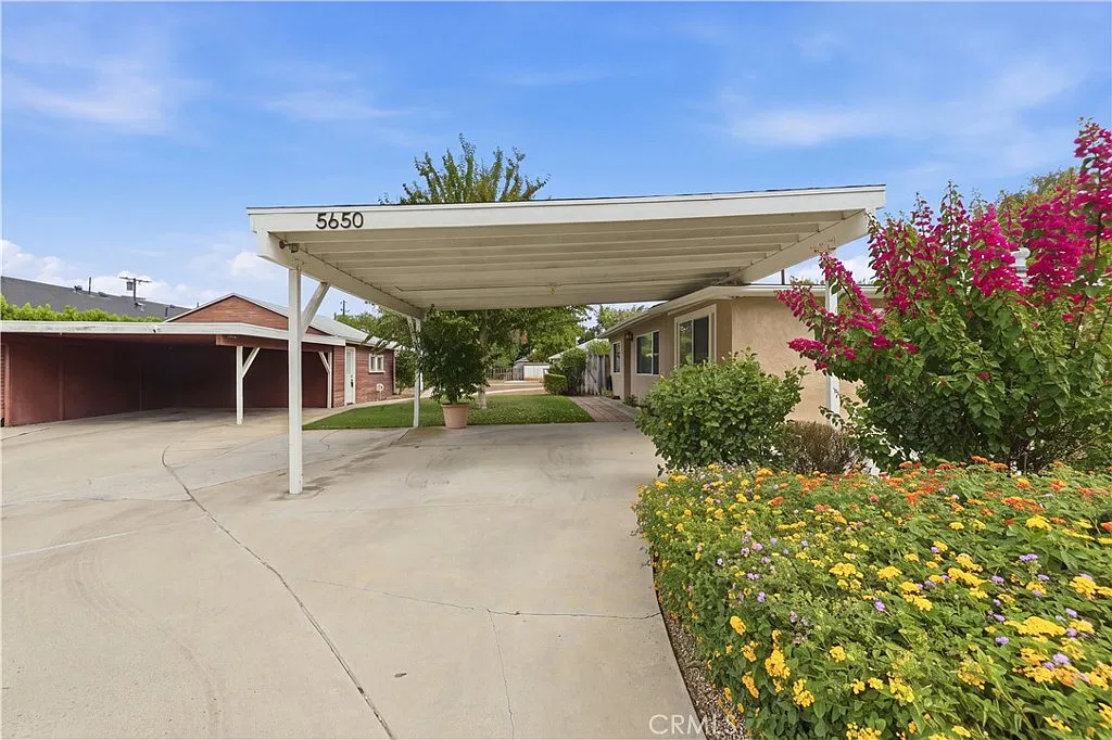 3 bed, 1200 sqft, $3,800 — Photo 3