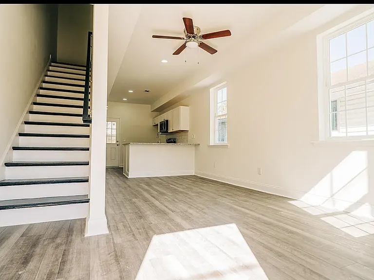 2046 Beech Ave — Photo 3