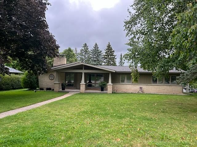 1st image of 909 Jefferson Pl