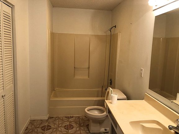 4th image of 103 Resaca Ln