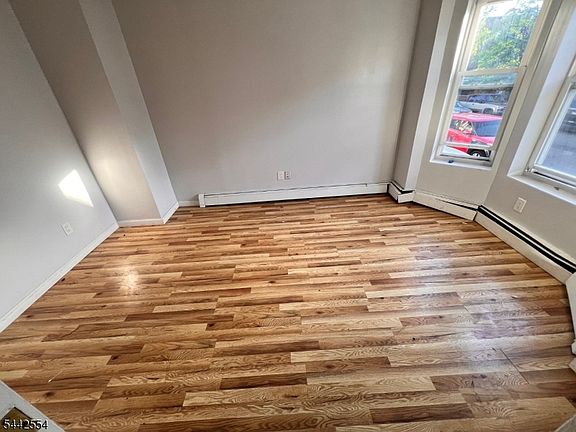 4th image of 19 Highland Ave