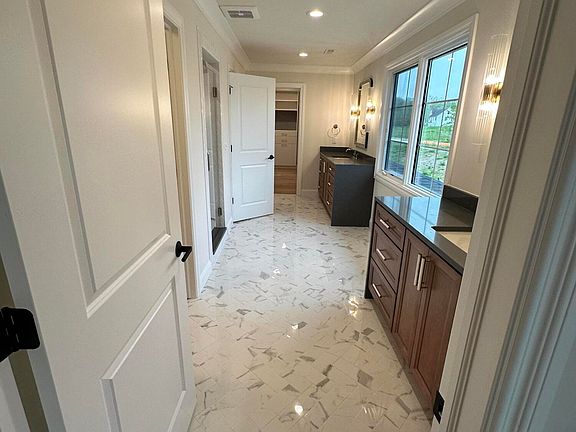 5th image of 244 Barton Shore Dr #1