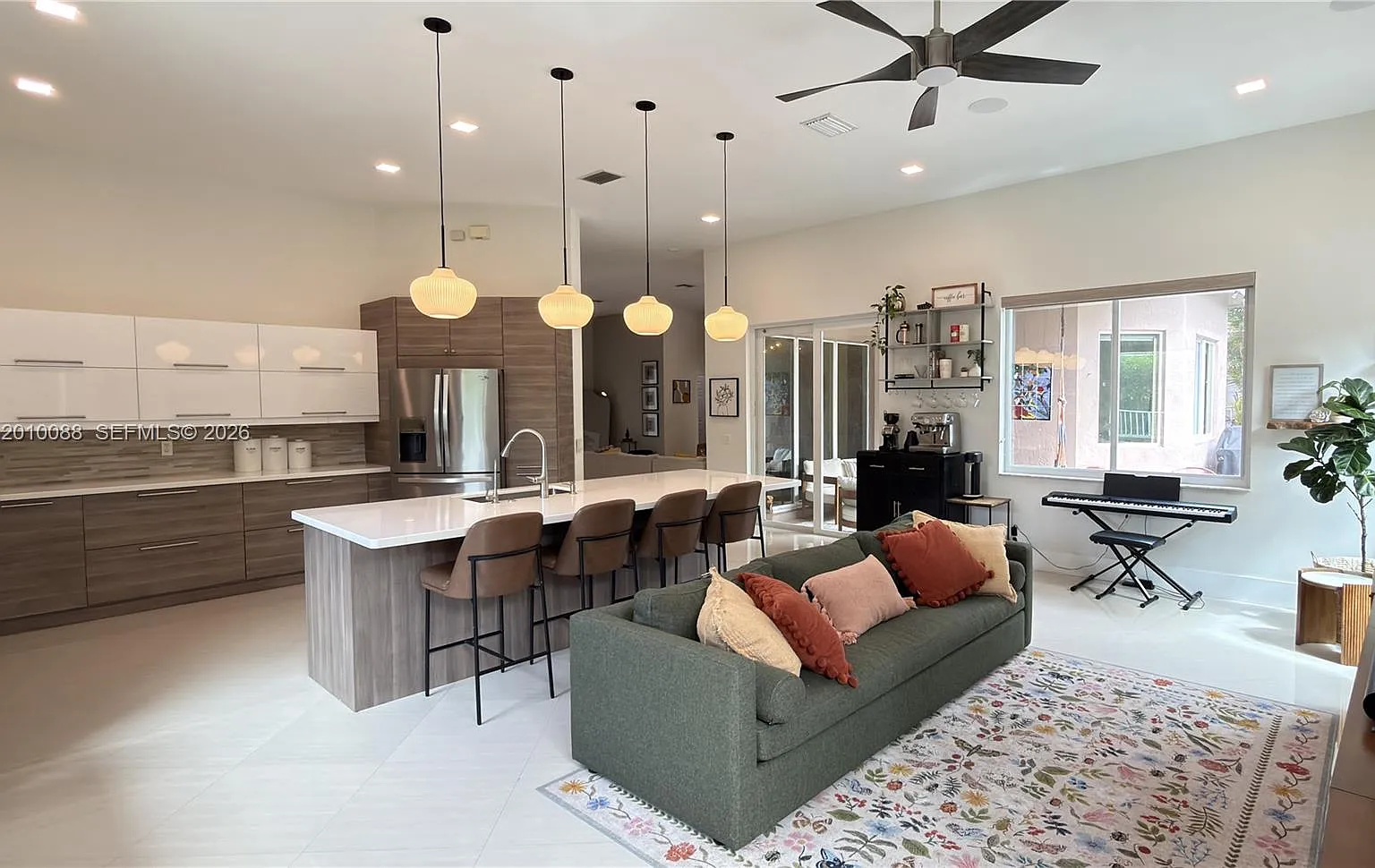 4 bed, 3.0 bath, 2715 sqft, $7,500 — Photo 1
