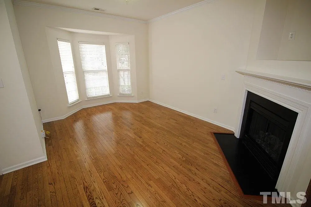 3 bed, 2.5 bath, 1650 sqft, $2,350 — Photo 2
