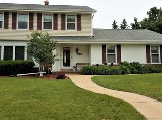 15095 W Kingsway Dr, New Berlin, WI 53151