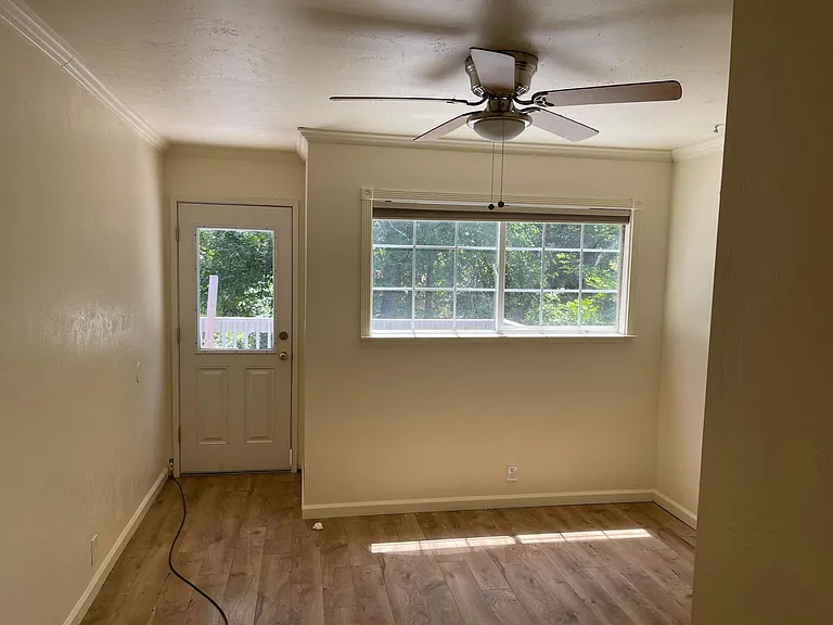 1235 Oak St — Photo 13
