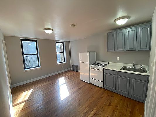 1st image of 158 Stanton St APT 4