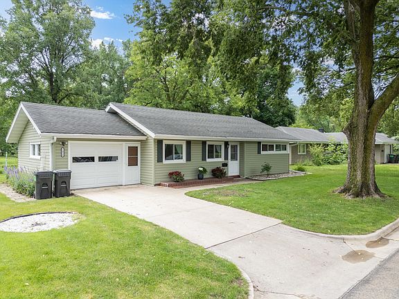 2nd image of 1426 Graham Ct SE