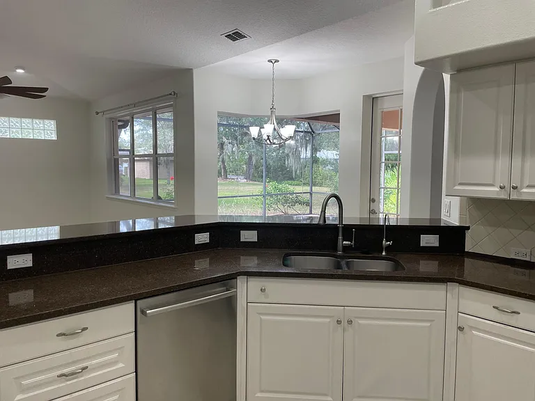 4749 Acorn Cir — Photo 11