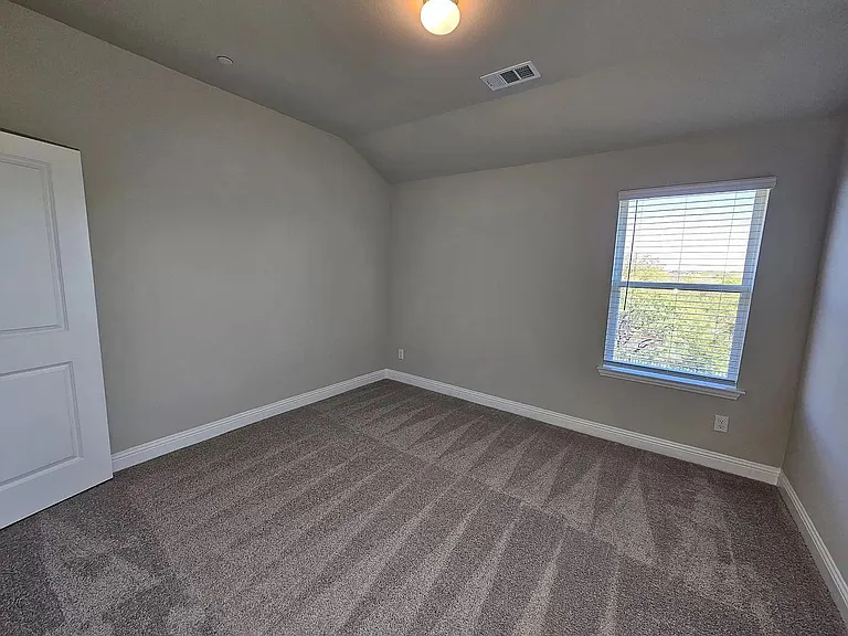 549 Hutchinson Ln — Photo 11