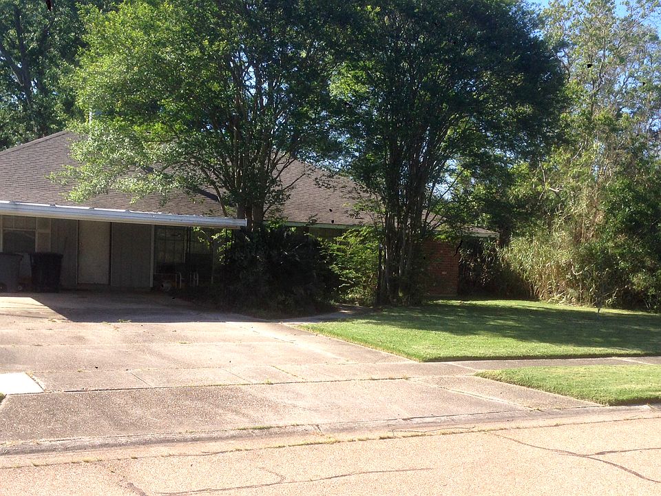 Hidden Feel & Large Driveway