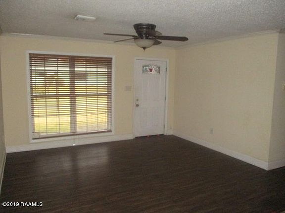 4th image of 102 Elm Dr