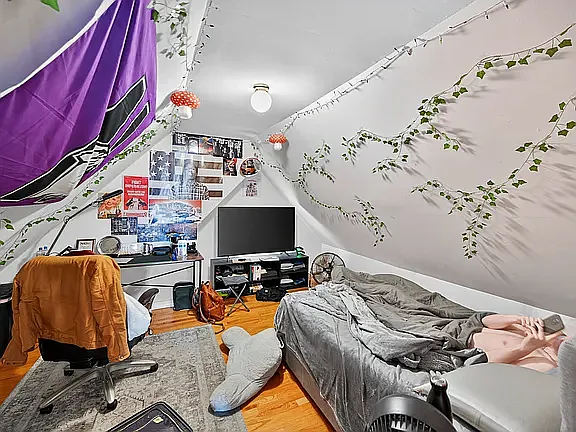 4 bed, $6,750 — Photo 2