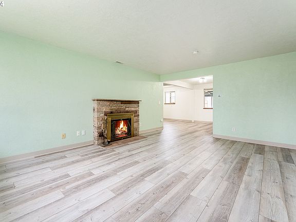 3rd image of 12311 NE 49th St