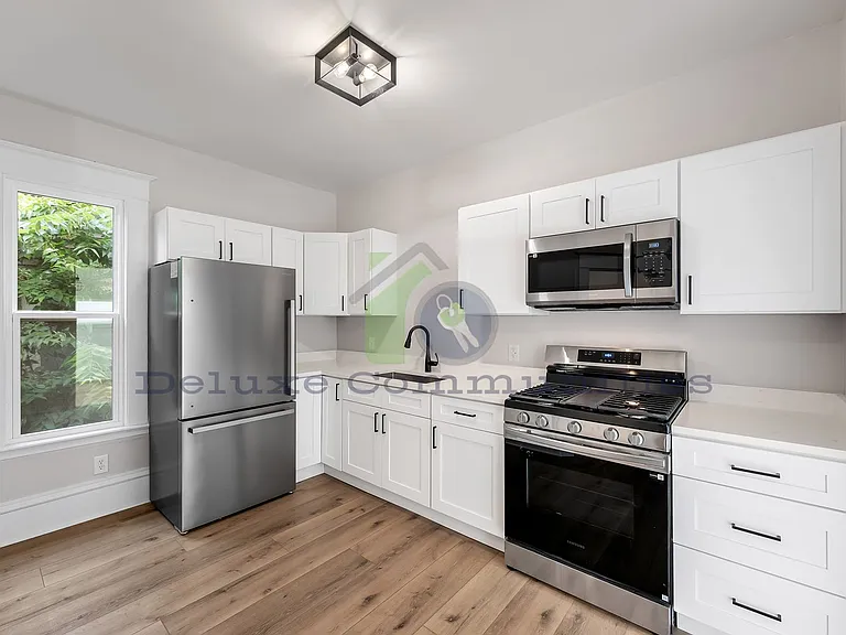 606 Lafayette Ave NE — Photo 6