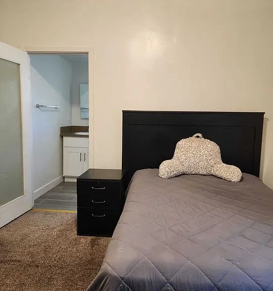 3582 S Budlong Ave — Photo 17