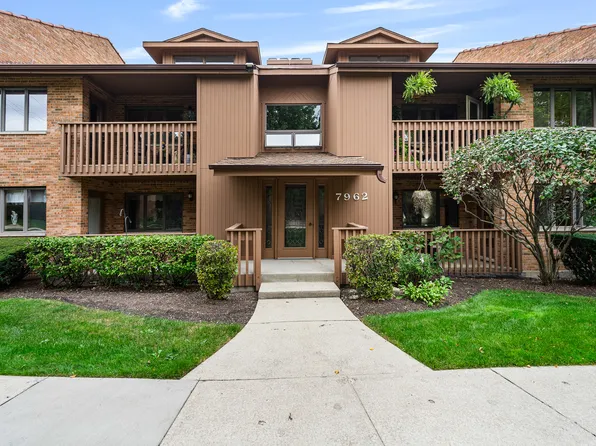 7962 S Garfield Ave APT 110, Burr Ridge, IL 60527