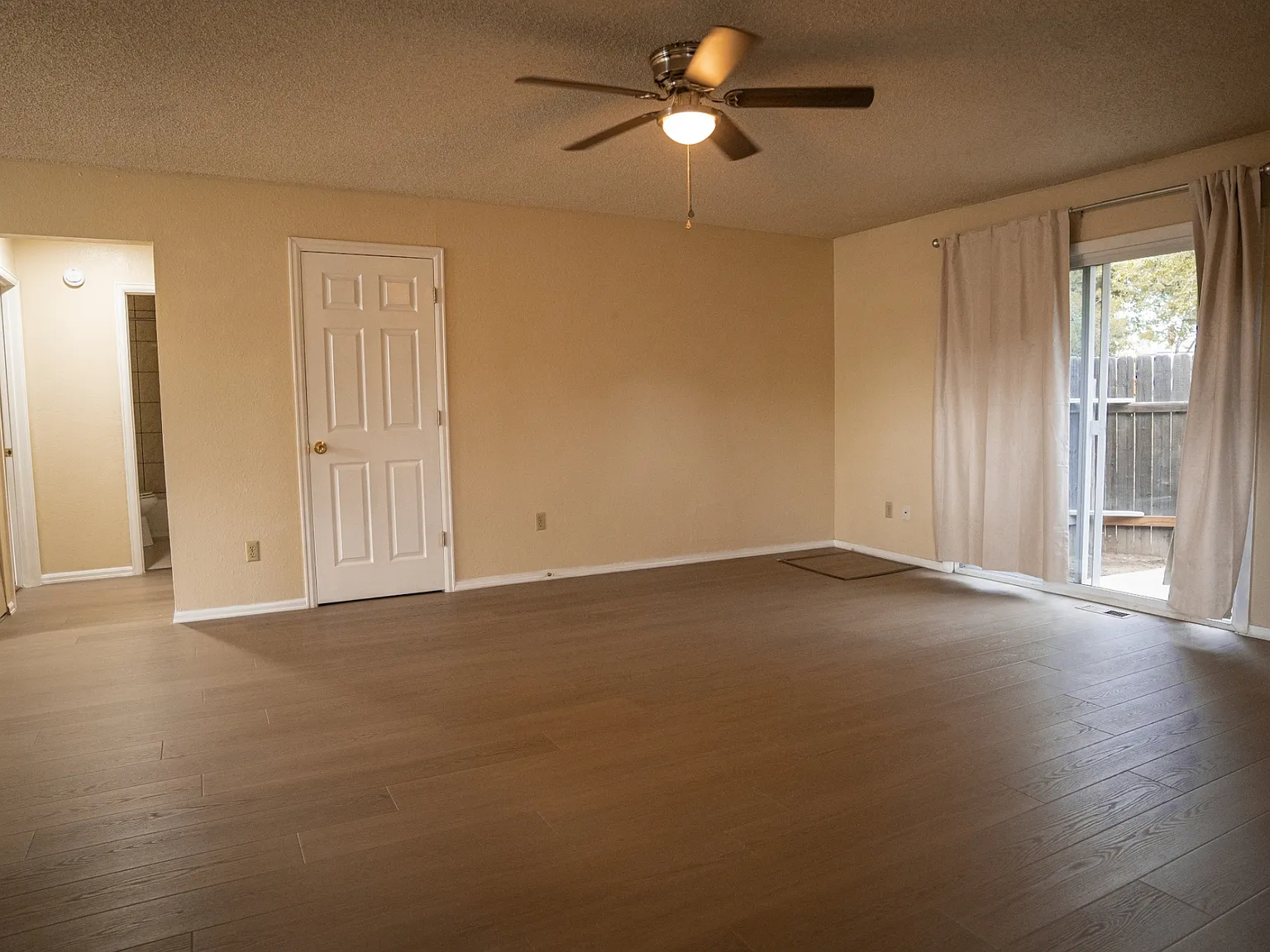 2 bed, $1,600 — Photo 3