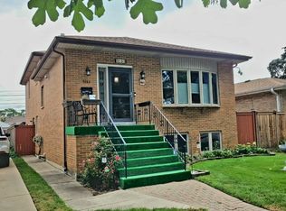 5153 Dobson St, Skokie, IL 60077