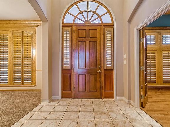 3rd image of 105 Country Vista Cir
