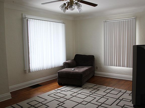 4th image of 205 5th Ave N