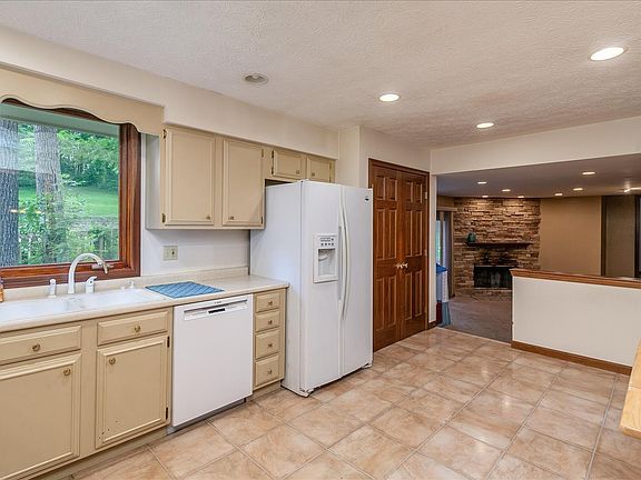 4th image of 5600 Green Oak Dr