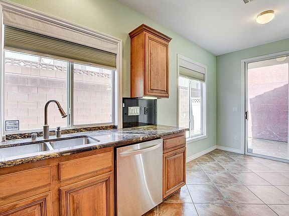 4th image of 8117 Golden Flowers St