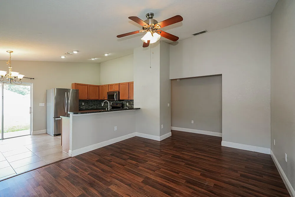 4 bed, 2.0 bath, 1440 sqft, $2,190 — Photo 4