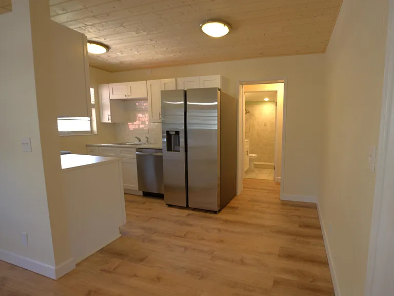 220 Lucerne Ave #4 — Photo 7
