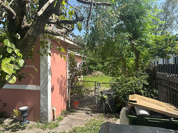 4th image of 440 NW 133rd St
