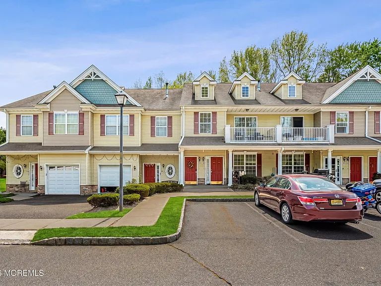 30 Oxford Ct — Photo 2