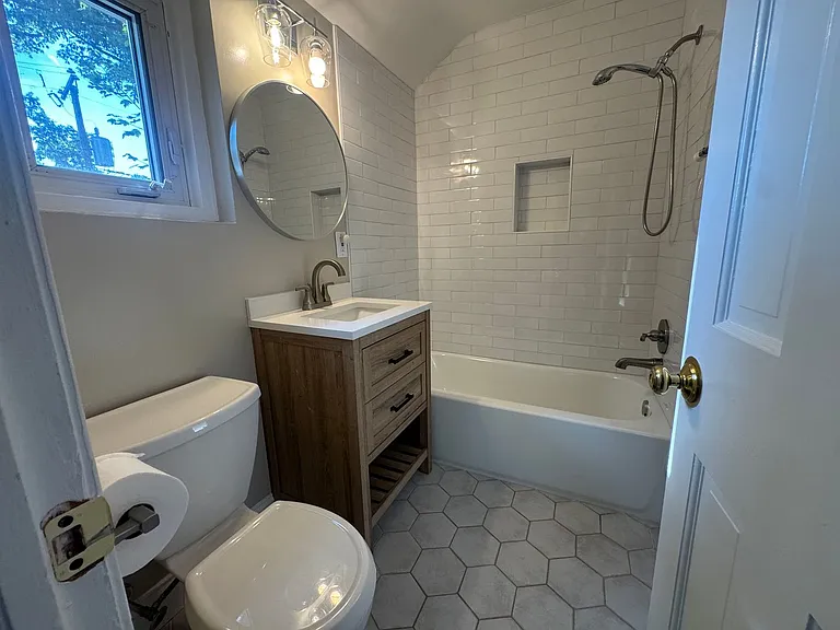 42 S Park Dr — Photo 17