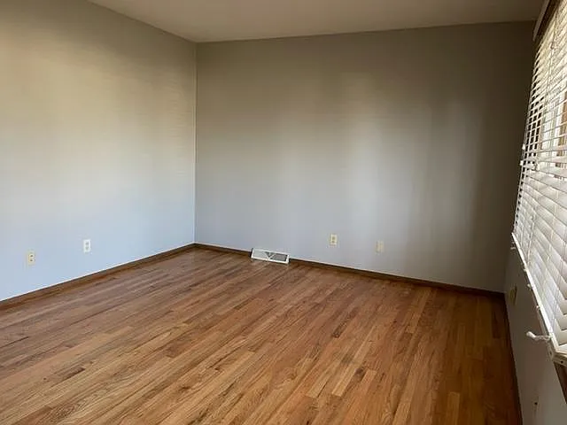 3630 S 91st St — Photo 5