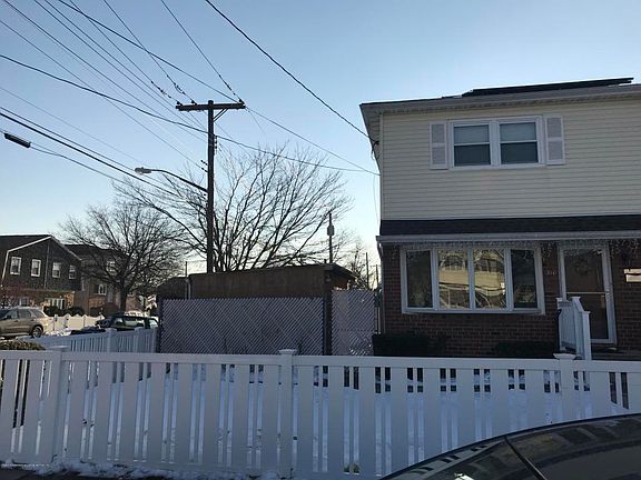 2nd image of 370 Dongan Hills Ave