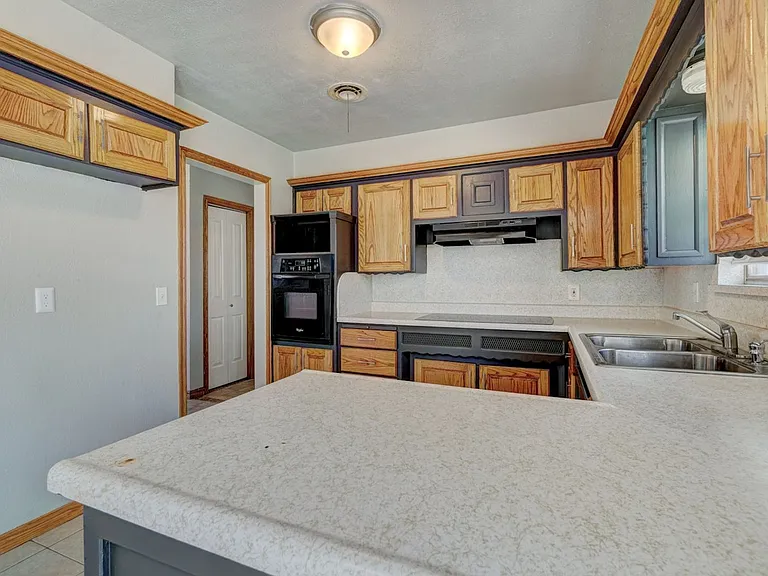 1401 Hampton Dr — Photo 10