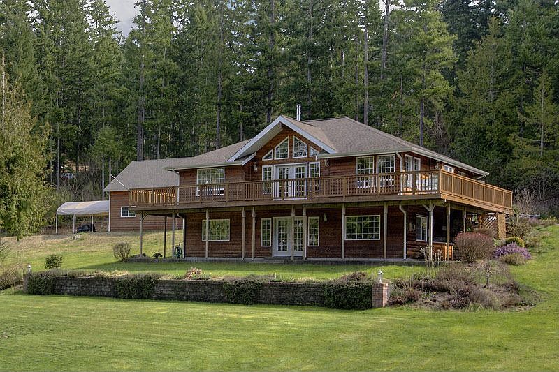 Beautiful Country Home on 3.15 Acres