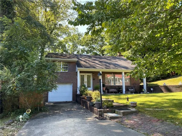 60 Woodland Dr, Madison, WV 25130