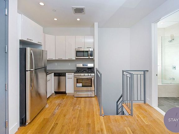 2nd image of 829 Jefferson Ave #1B