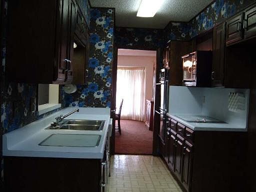 3rd image of 5207 METCALF DR