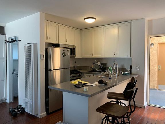 3rd image of 440 8th St APT 4