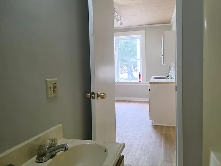 102 N Bedford St — Photo 30