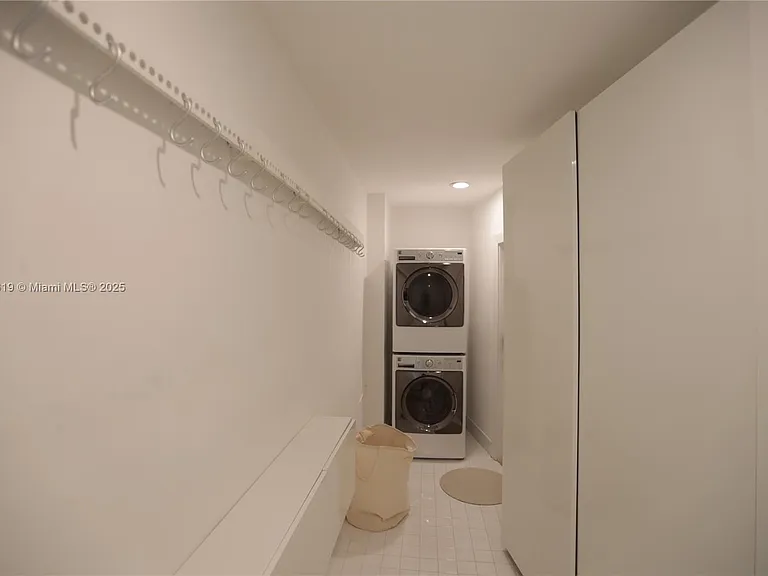 12020 NE 5th Ave — Photo 10