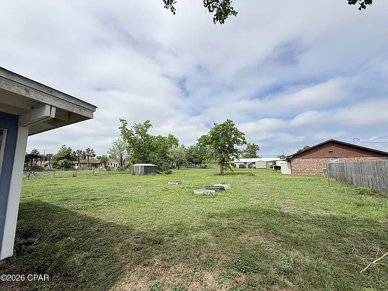 175 N Berthe Ave — Photo 39