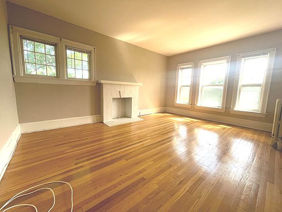 3rd image of 2549 N Lake Dr #8
